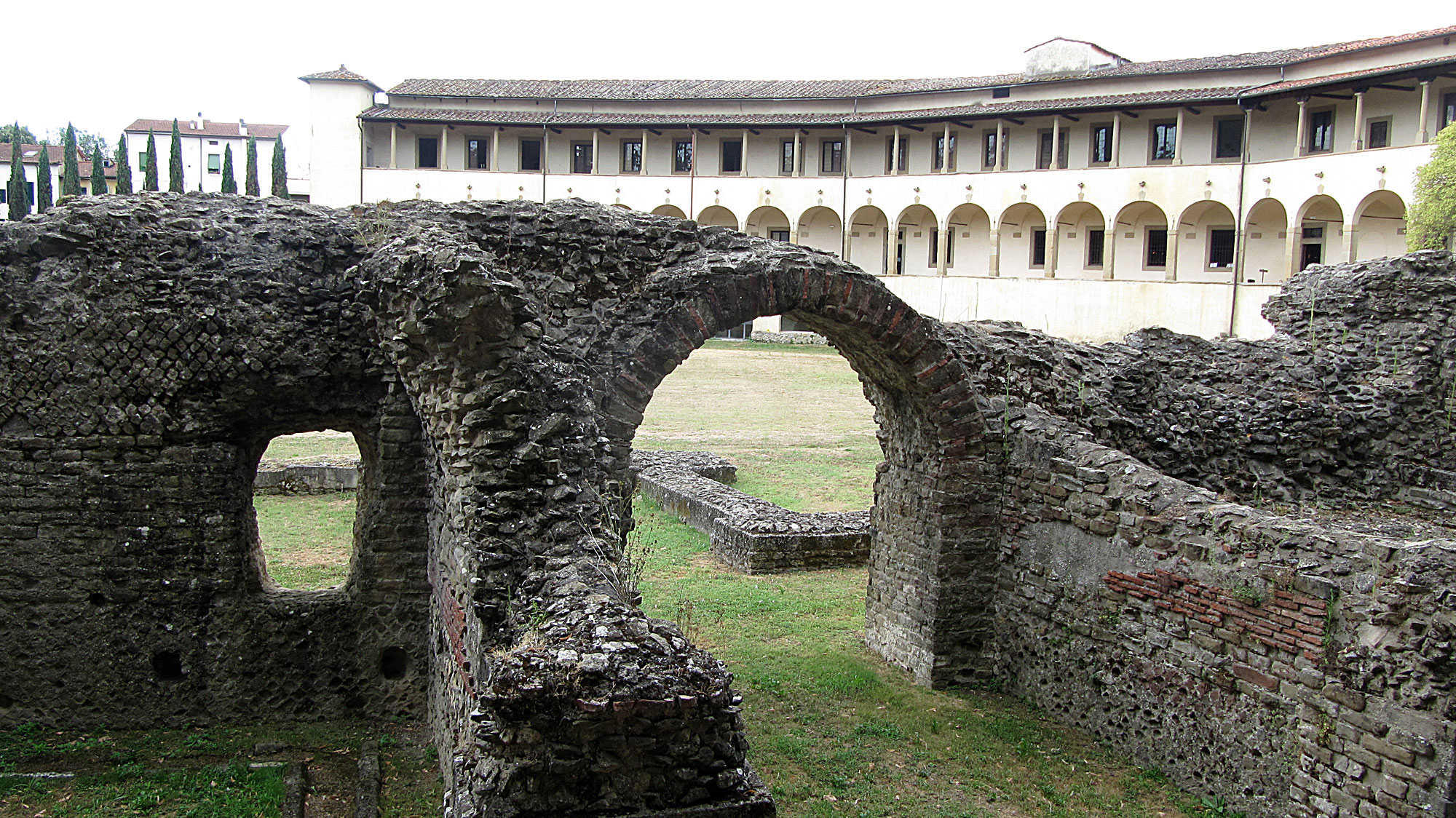 5 Motivi per Visitare Arezzo La storia il cibo cultura locale e