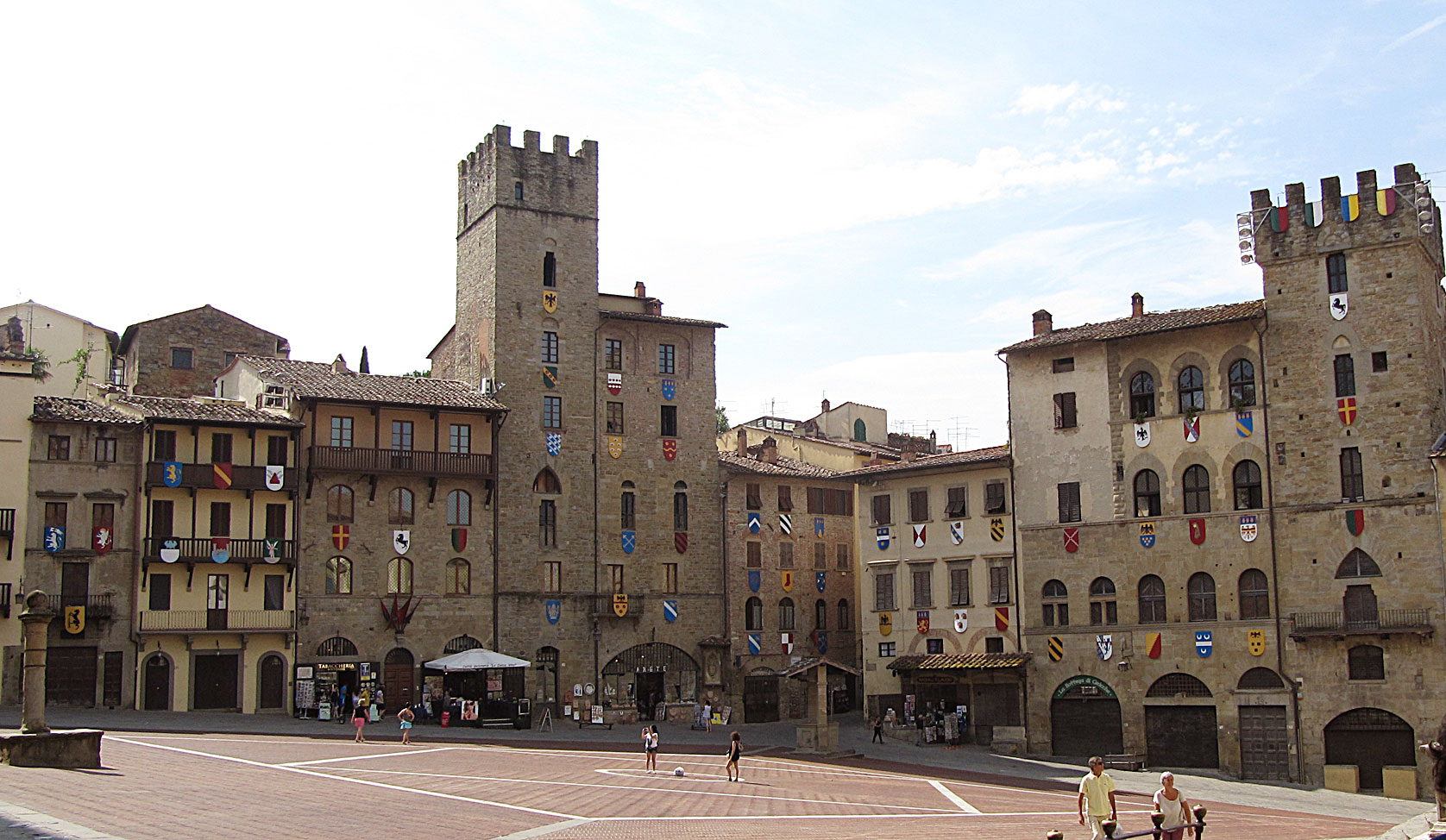 5 Motivi per Visitare Arezzo La storia il cibo cultura locale e