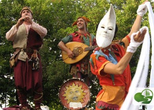 the Compagnia La Giostra performing in Monteriggioni