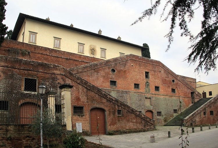 What is there to see in Villa Medici in Cerreto Guidi