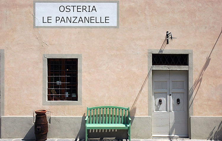 Front Entrance to the restaurant Le Panzanelle