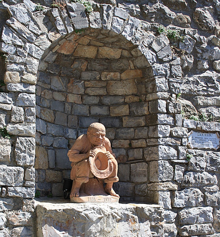 Luca Cava Terracotta statute