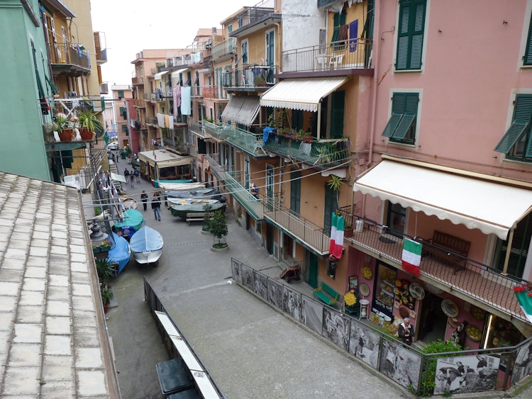 Explore Manarola in Cinque Terre: Places to Hike and Visit