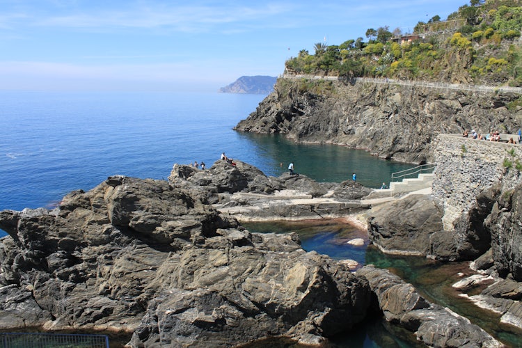 Explore Manarola in Cinque Terre: Places to Hike and Visit