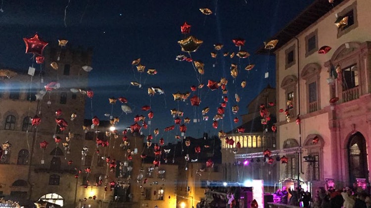 Arezzo Balloon show for Christmas and December events in Tuscany
