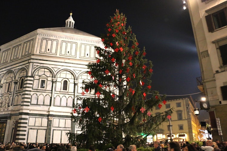 Christmas in Florence, in front of the Duomo with its terracotta Presepe