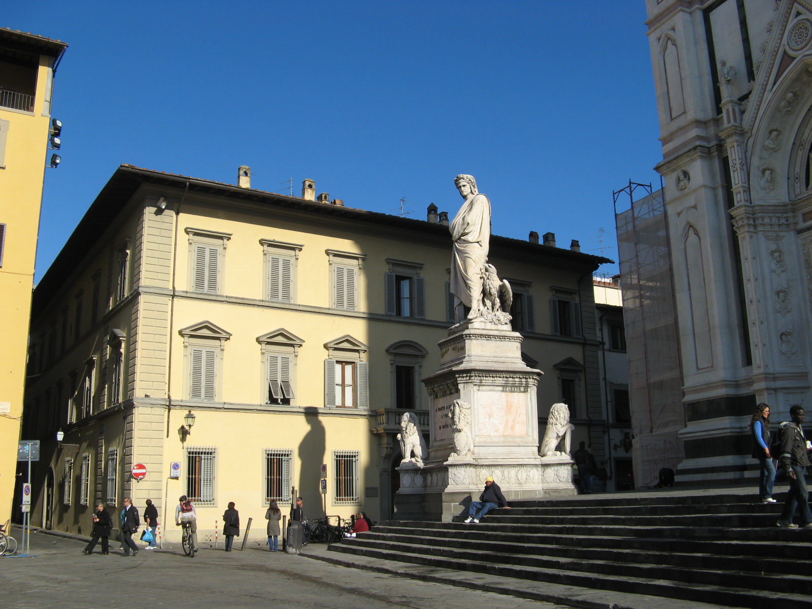 Dante Alighieri 7 places in Florence to Find Inspiration for Love