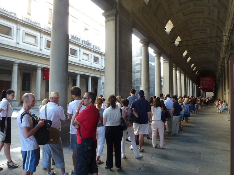 Forming a line at the Uffizi