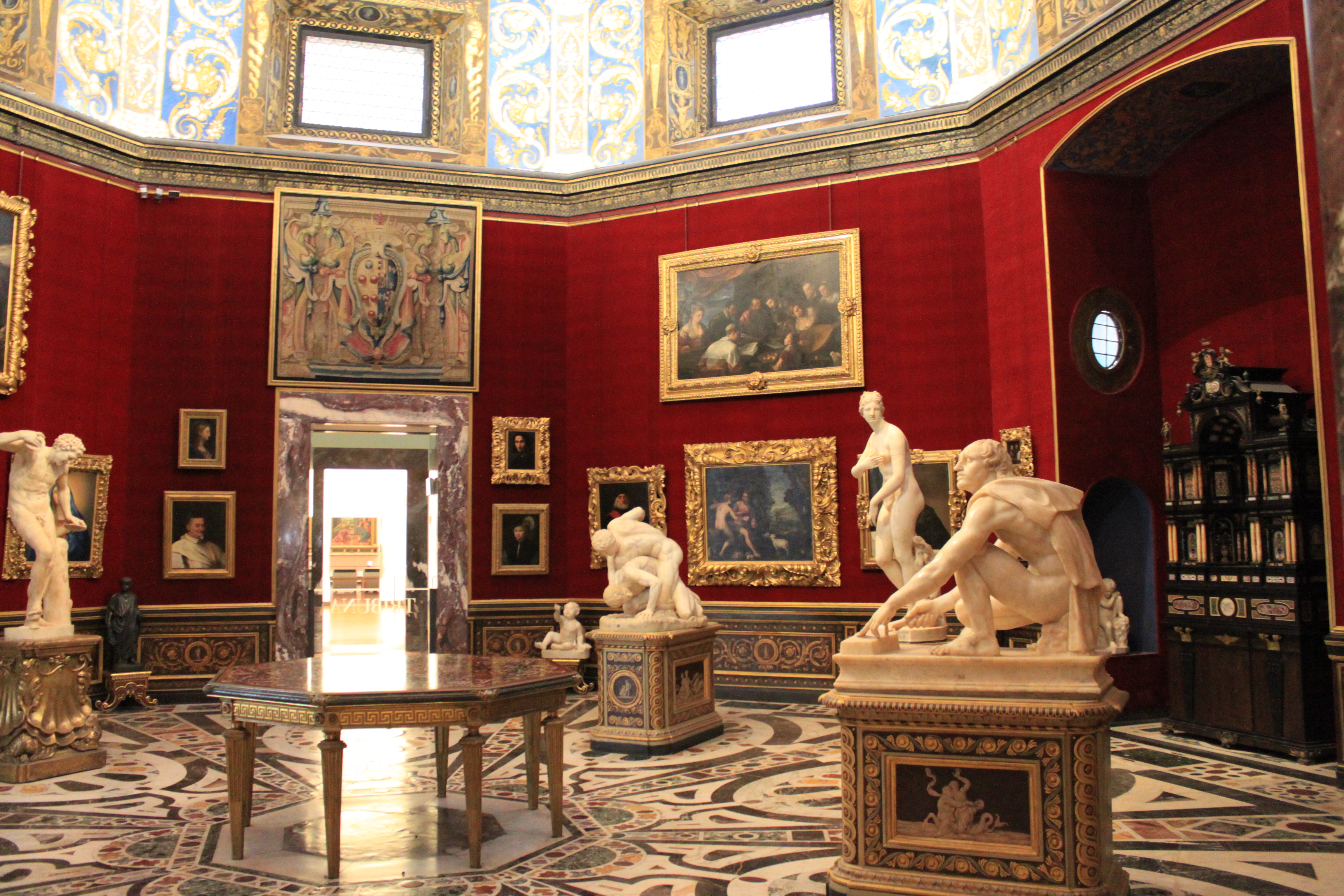 Uffizi Gallery Galleria Degli Uffizi In Florence Italy   Uffizi Sala.JPG