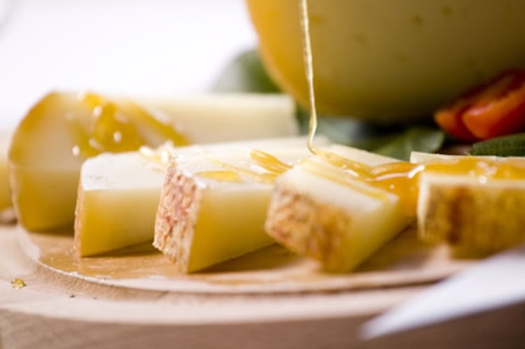 How to make Pecorino Cheese like an Italian CheesemakerVincenzo's Plate