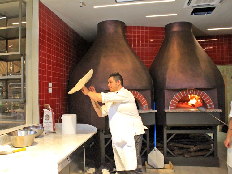 making pizza at mercato centrale