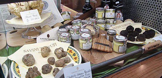 White and Black Truffles in Tuscany: A Fragrant, Tuscan Culinary Delicacy