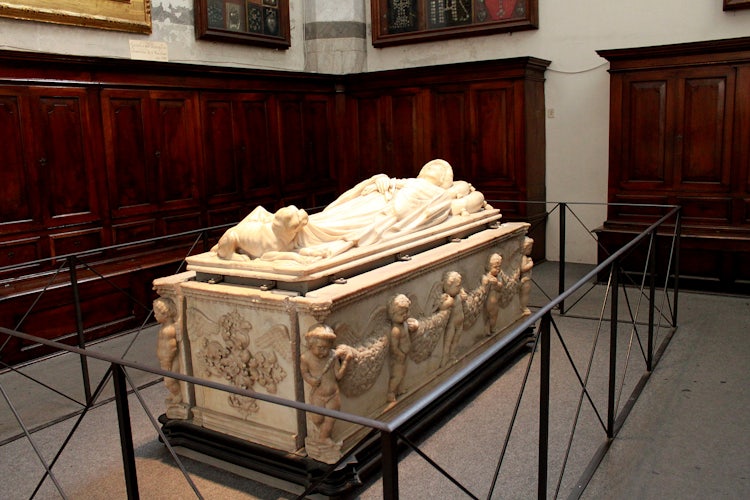 Ilaria del Carretto, stunning sculpture in the Duomo of Lucca