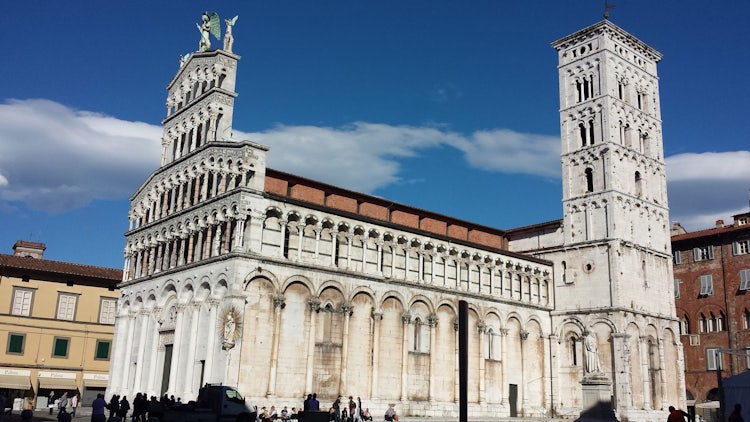 Lucca is the place to wander shops, churches and cafes