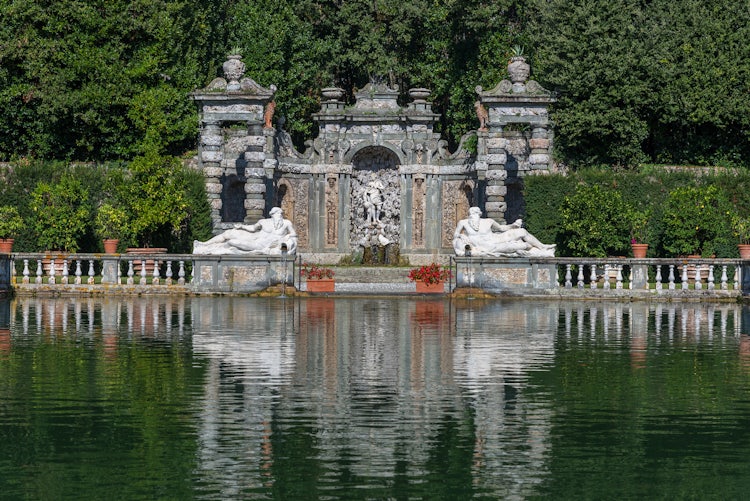 Villa Reale in Marlia, Lucca: The pond in the Lemon Garden