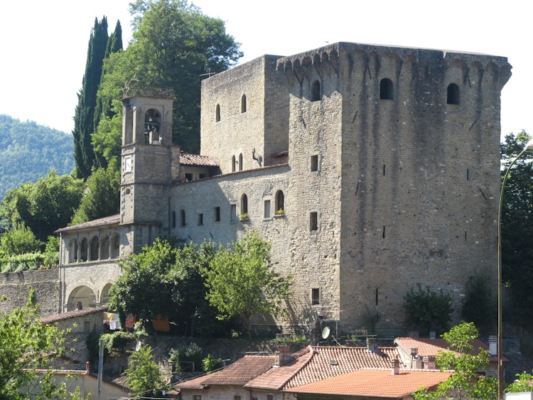 Tour the Castello di Verrucola in Lunigiana