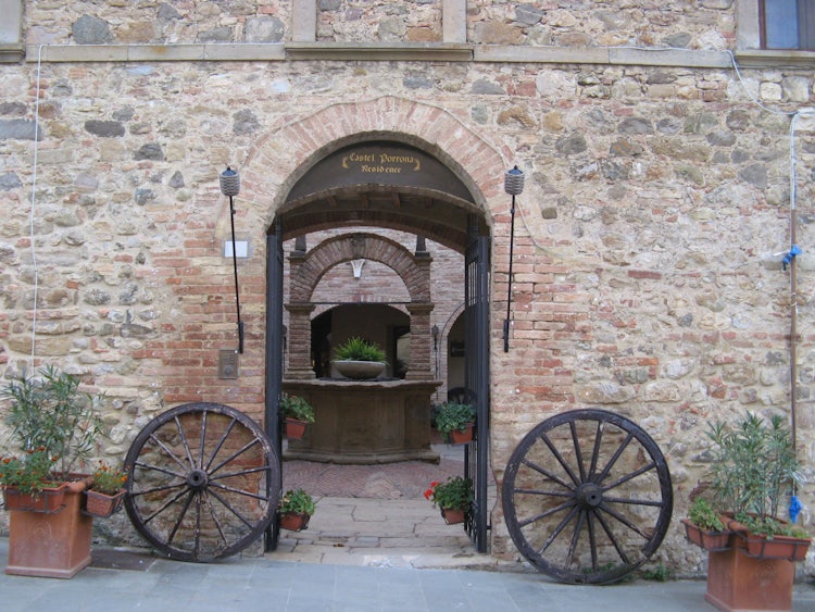 Small towns in the Montecucco area of Maremma, Tuscany: Cinigiano town entrance