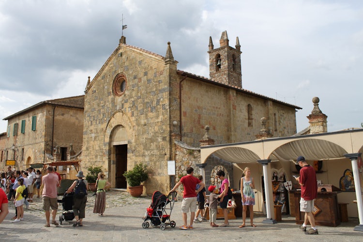 Monteriggioni, a quaint little town with medieval fairs & markets near Siena