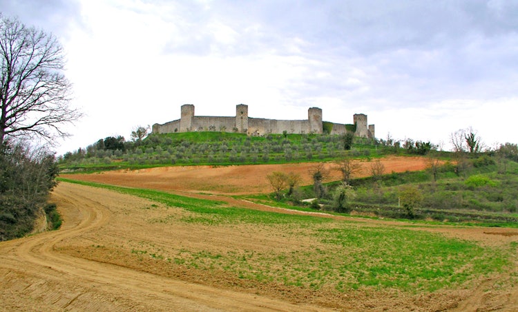 The towered walls at Monteriggioni