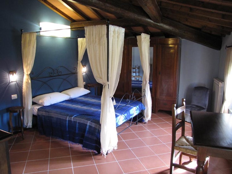 A simple yet exotic decor with bright warm colors at La Topaia vacation rentals in Mugello
