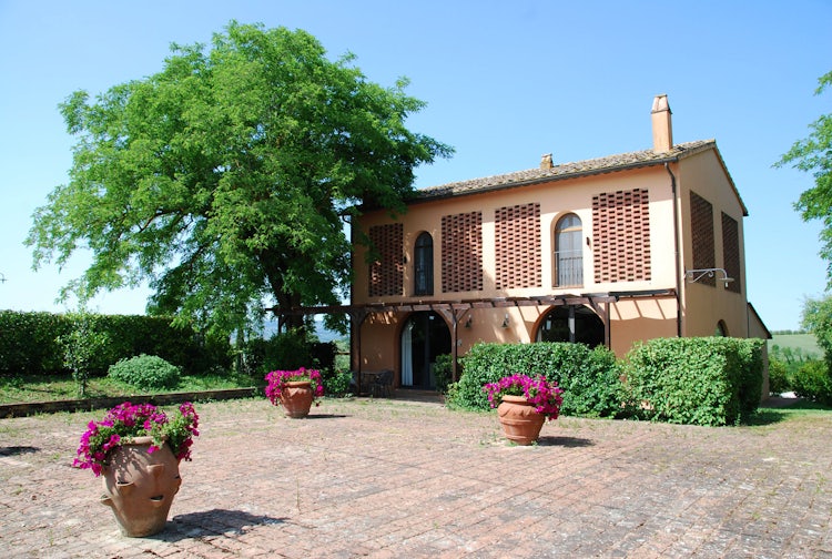 Cabbiavoli Villa with Farmhouses and aia