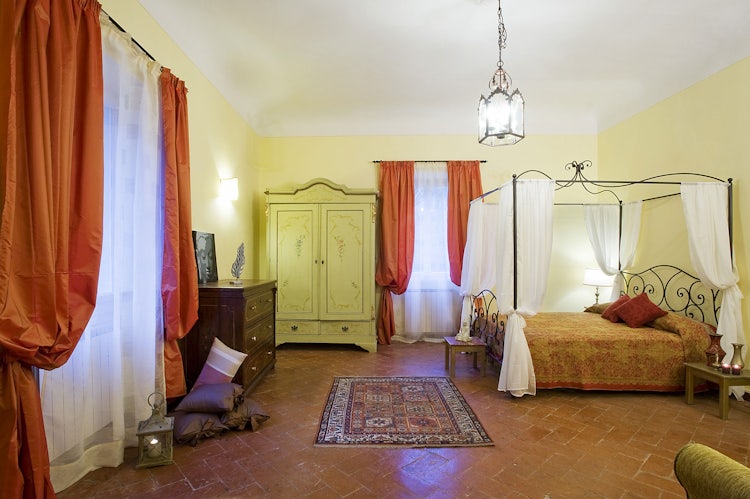 Kid-friendly Accommodations in Florence, Italy :: Bedroom at il Palagetto