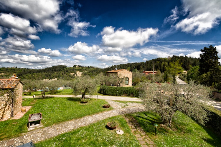 Kid-friendly Accommodations in Florence, Italy :: Large green gardens and trails at Agriturismo Montalbino