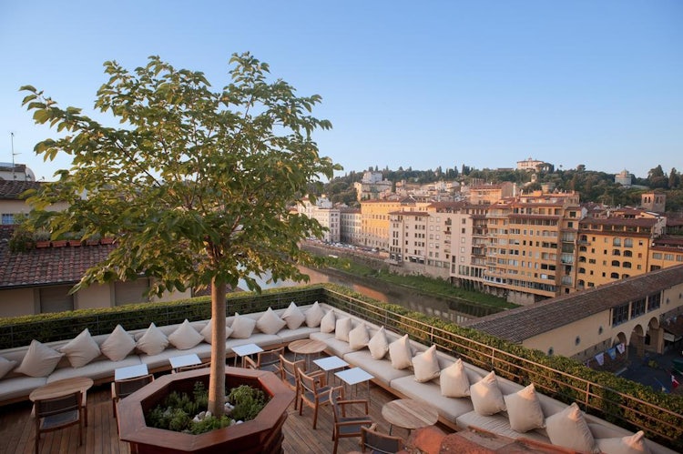 Continentale :: Top Ten Oltrarno Accommodations at Visit Florence