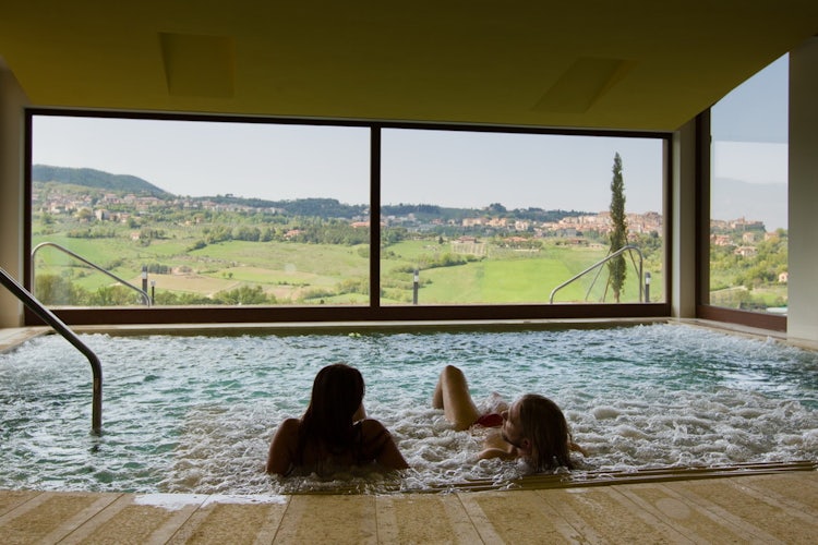 La piscina panoramica interna di Palazzo Bandino