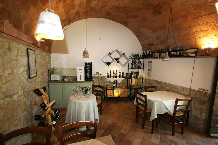La Rocca di Cispiano: Accommodations & Vineyards in Chianti
