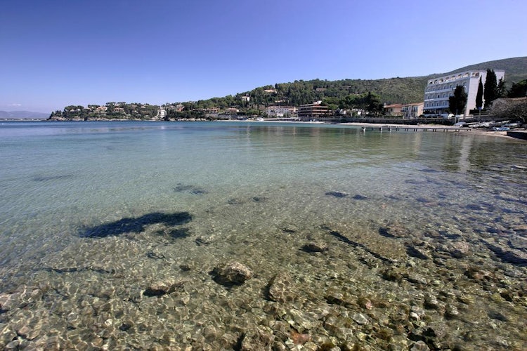 Baia d'Argento: Set right on the bay with sandy beaches