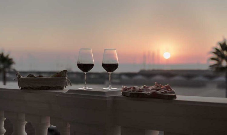 Residenza Santa Cecilia: Sunset overlooking the port of San Vincenzo