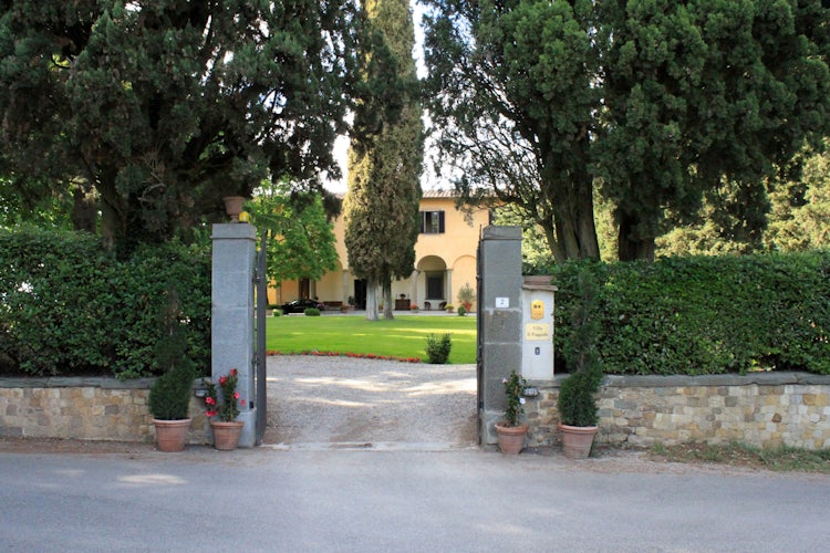 Front gate at Il Villa il Poggiale