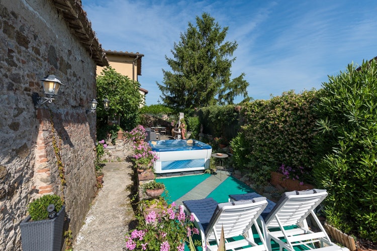 Authentic Italian style privacy at vacation rental: Villa Lysis