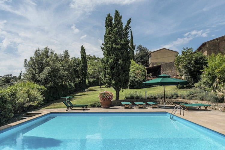 BBQ & Outdoor Terrace near the pool