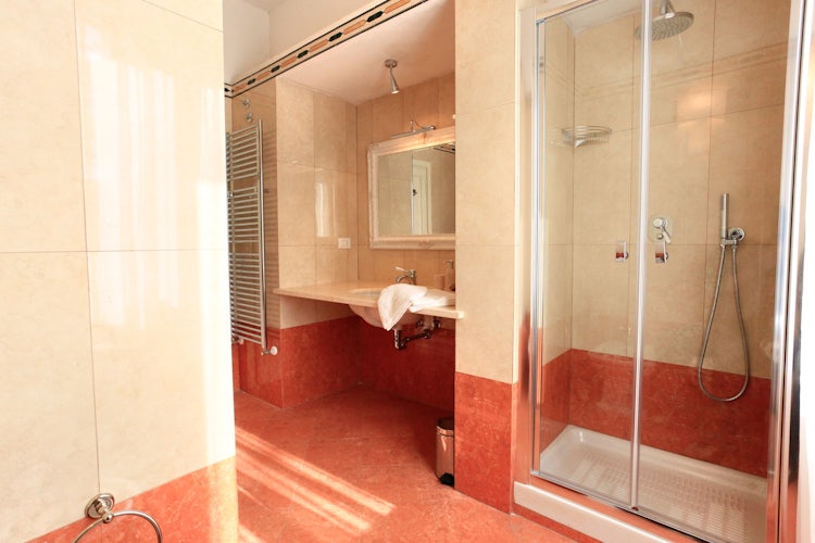 Large bathrooms  at Villa Vianci