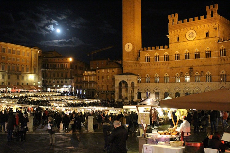 Christmas Markets and Mercatino di Natale in Siena