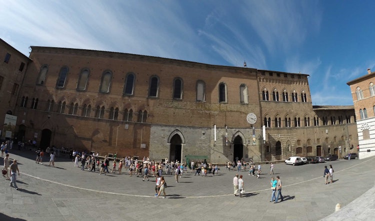 Navigating Santa Maria della Scala in Siena: Museum Facade