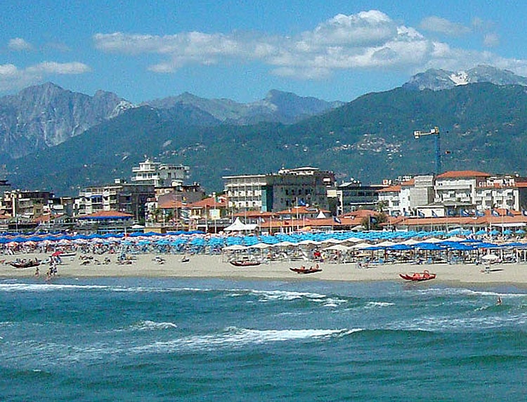 Beaches close to Lucca at Viareggio
